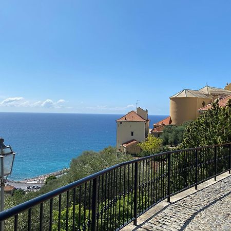 Bed and Breakfast La Finestra Sul Borgo Черво Экстерьер фото