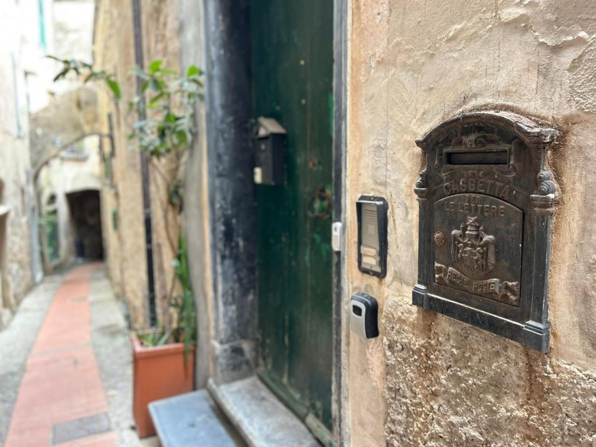 Bed and Breakfast La Finestra Sul Borgo Черво Экстерьер фото