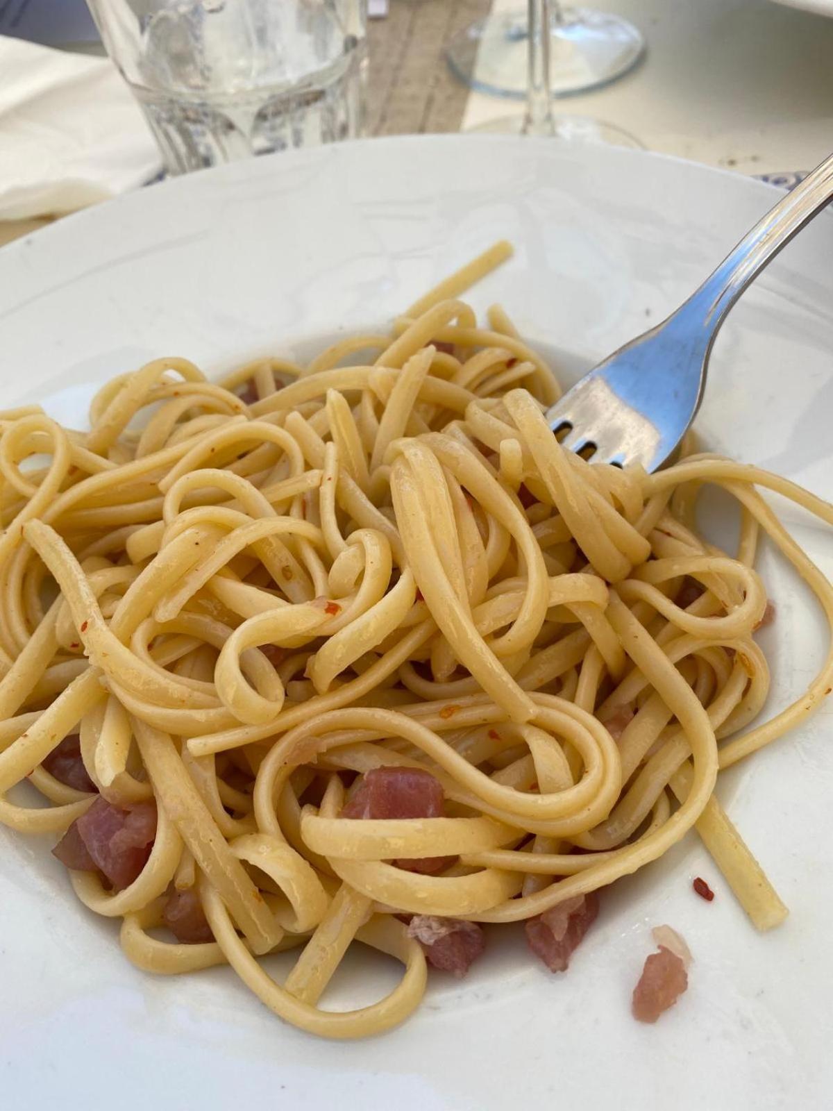 Bed and Breakfast La Finestra Sul Borgo Черво Экстерьер фото