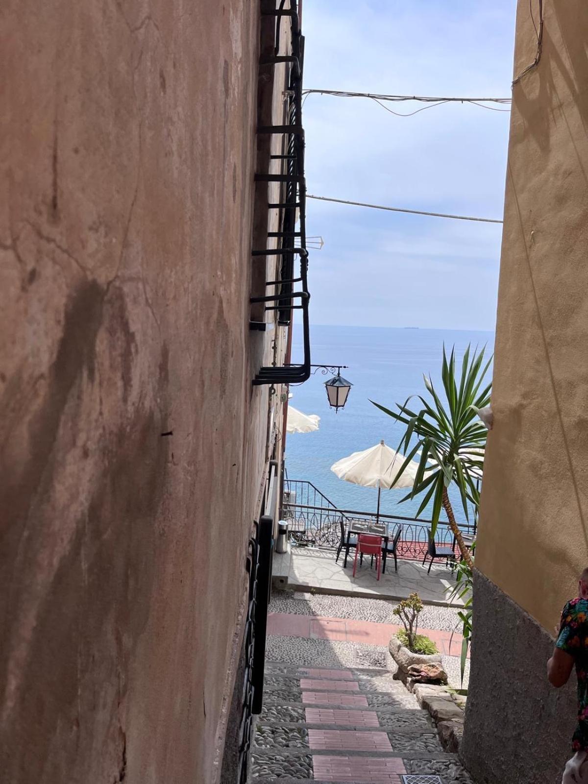 Bed and Breakfast La Finestra Sul Borgo Черво Экстерьер фото