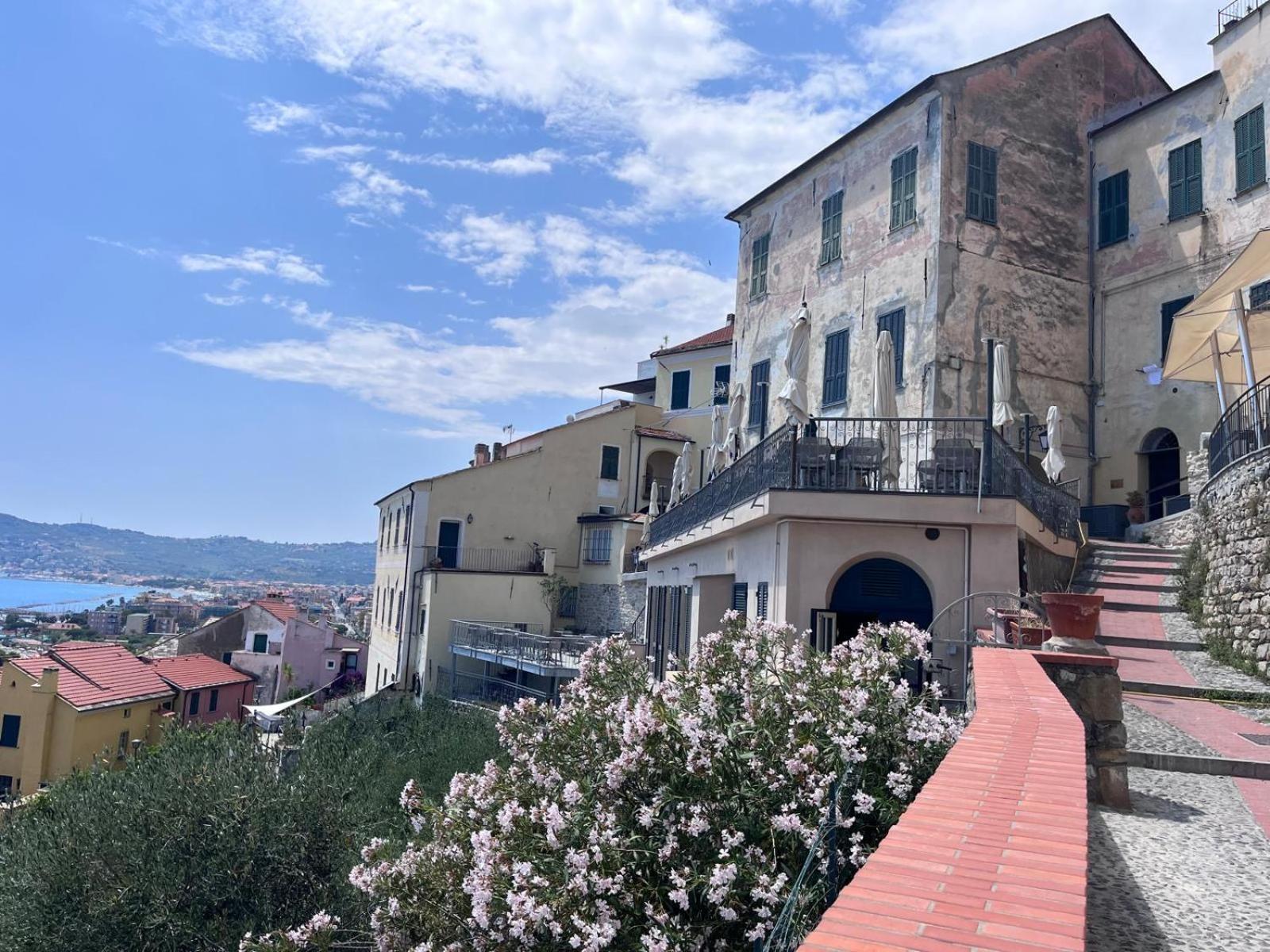 Bed and Breakfast La Finestra Sul Borgo Черво Экстерьер фото
