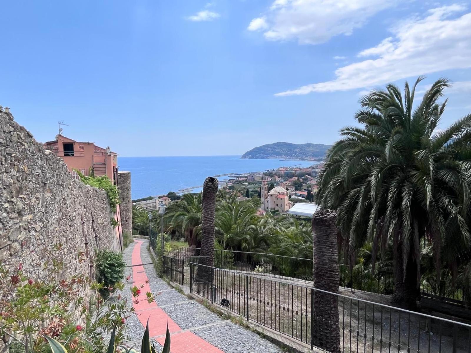 Bed and Breakfast La Finestra Sul Borgo Черво Экстерьер фото