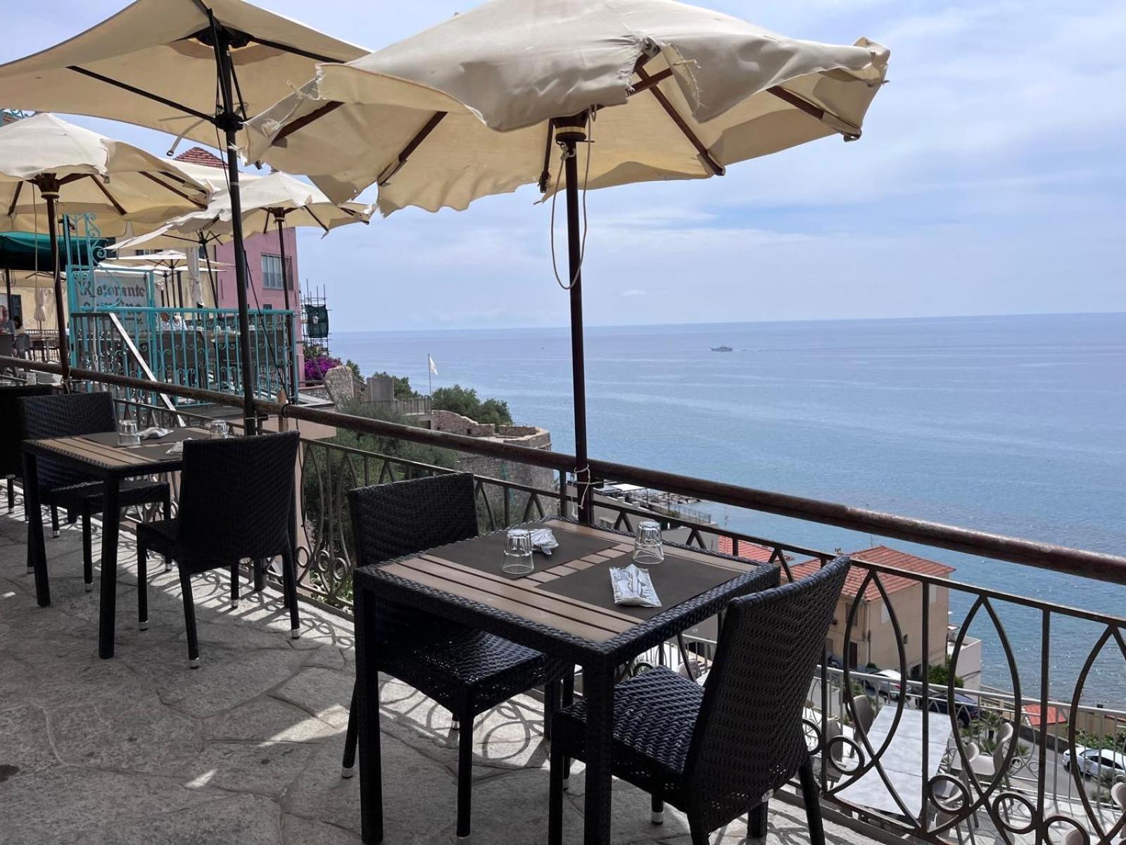 Bed and Breakfast La Finestra Sul Borgo Черво Экстерьер фото