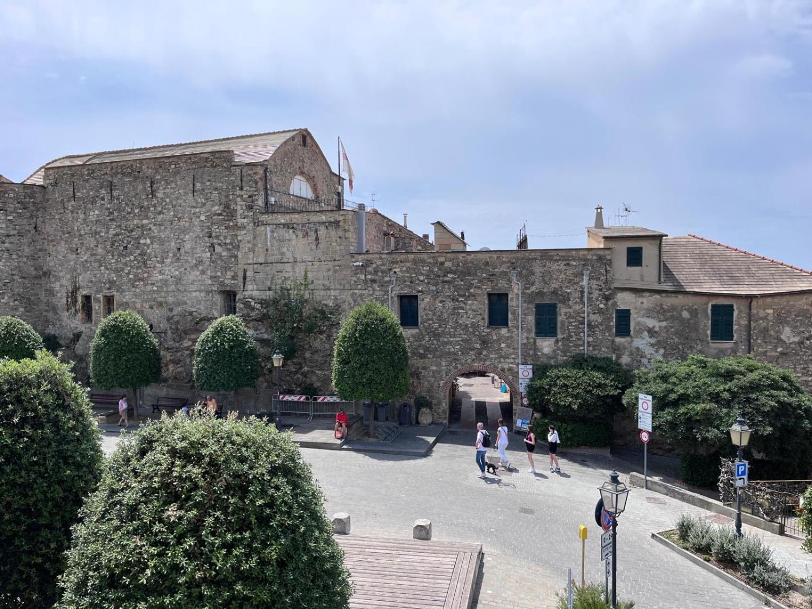 Bed and Breakfast La Finestra Sul Borgo Черво Экстерьер фото