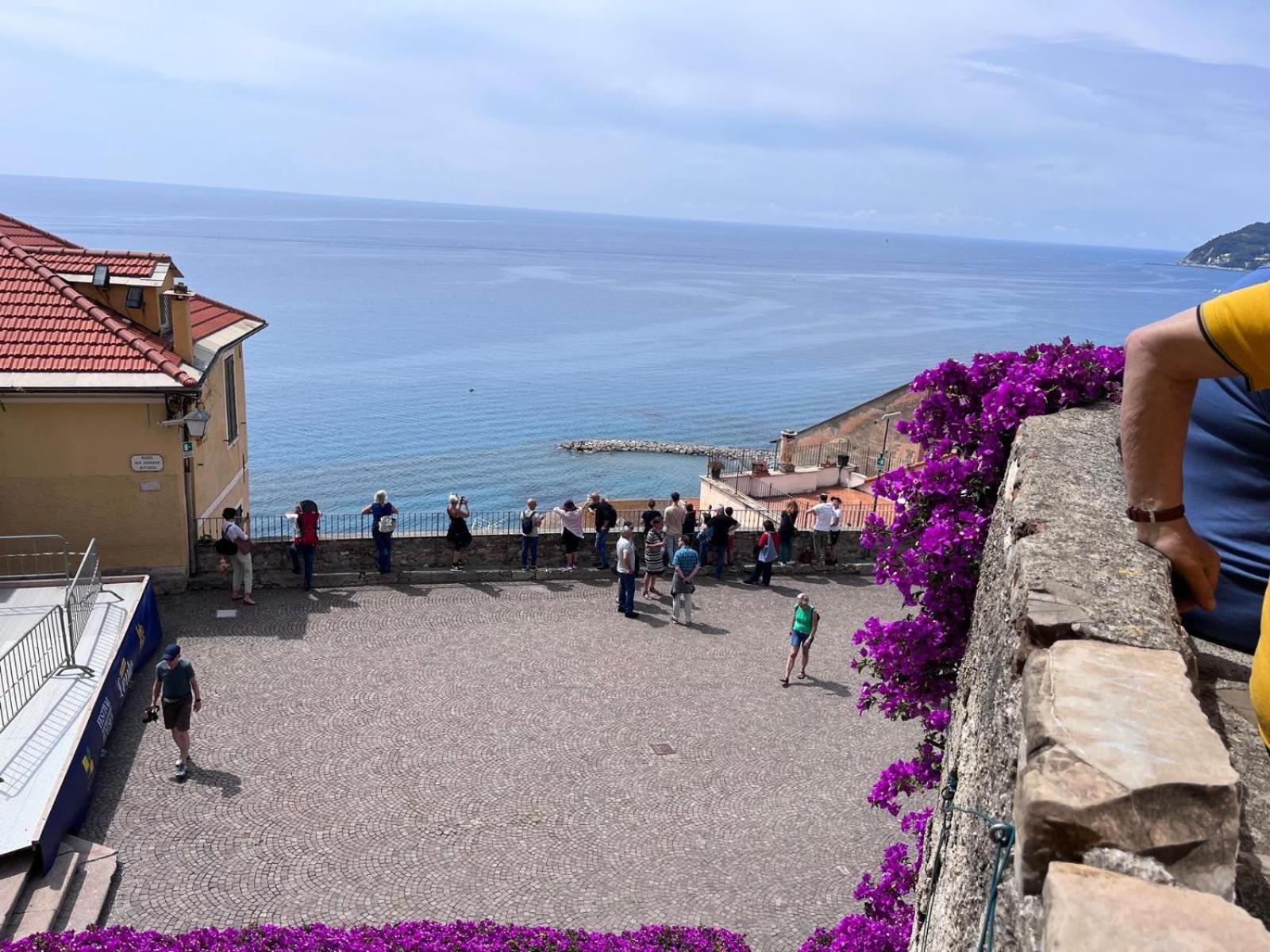 Bed and Breakfast La Finestra Sul Borgo Черво Экстерьер фото