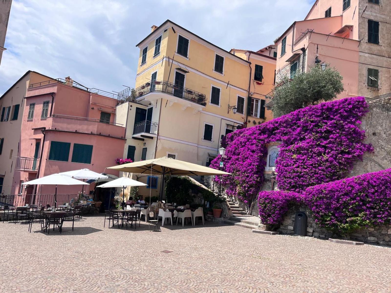 Bed and Breakfast La Finestra Sul Borgo Черво Экстерьер фото