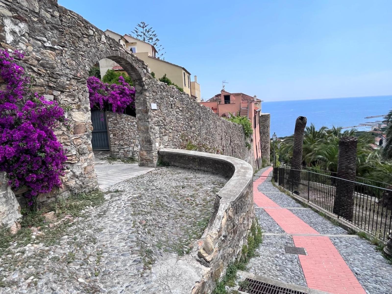 Bed and Breakfast La Finestra Sul Borgo Черво Экстерьер фото