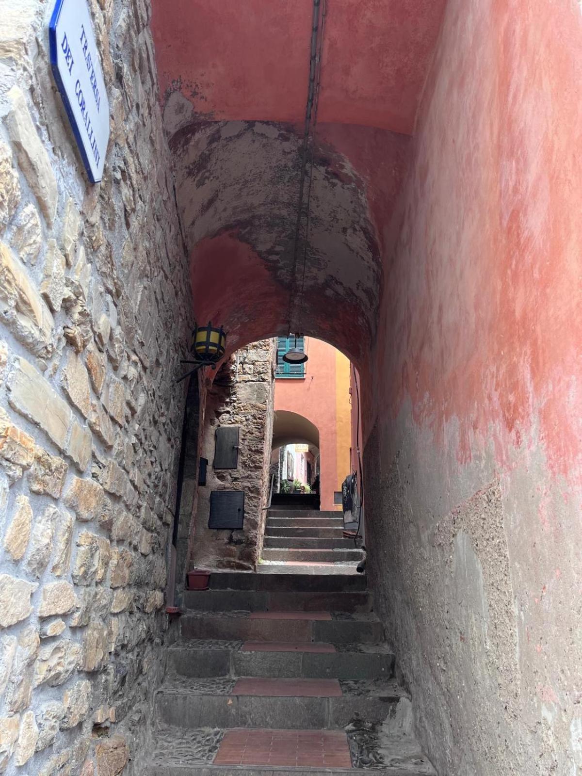 Bed and Breakfast La Finestra Sul Borgo Черво Экстерьер фото
