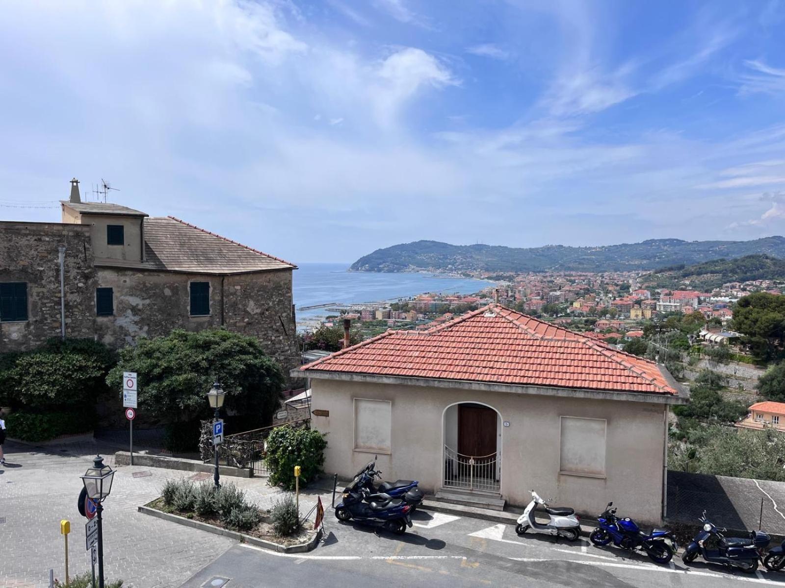 Bed and Breakfast La Finestra Sul Borgo Черво Экстерьер фото