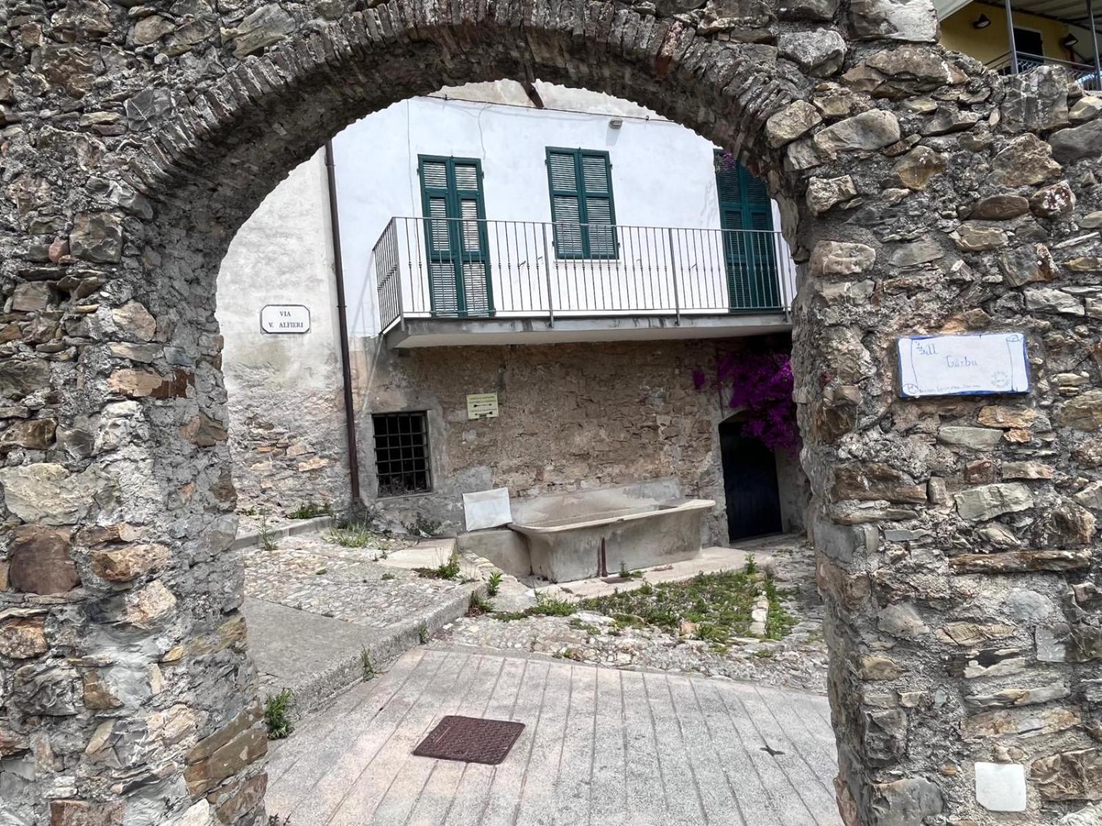 Bed and Breakfast La Finestra Sul Borgo Черво Экстерьер фото
